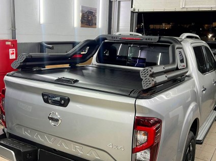 Механическая роллета на кузов Nissan Navara D23 - фото 1